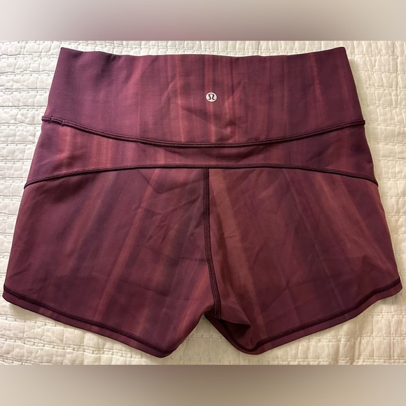 Lululemon In Movement Short *Everlux 2.5" Size 10 - Picture 5 of 8